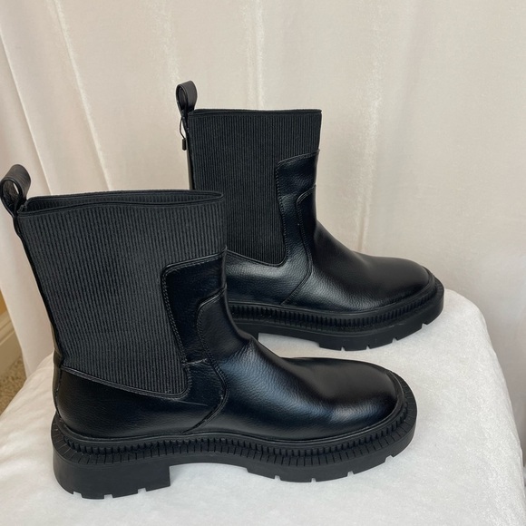 Mango Syria black faux leather ankle lugg boots track platform size 8.5 US NWT - Picture 3 of 5